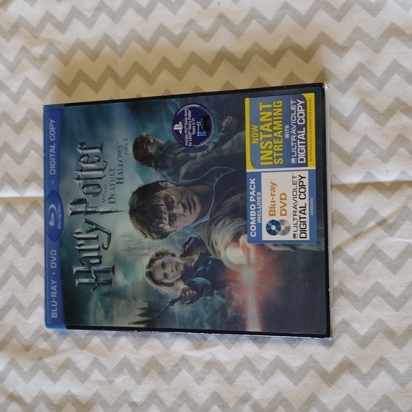 New harry potter and the deadly hallows part 1 & 2 - Picture 2 of 9